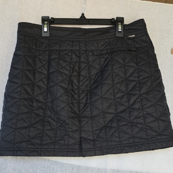 The North Face Quilted Mini Skirt in Black - Picture 2 of 9